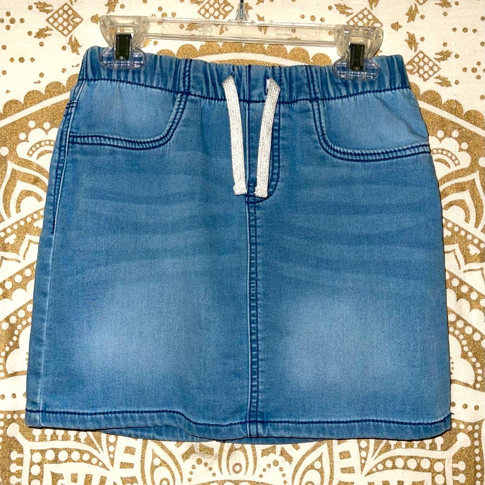 GIRLS “OSH KOSH B’ GOSH” STRAIGHT BLUE DENIM SKIRT WITH BACK POCKETS, SIZE 8